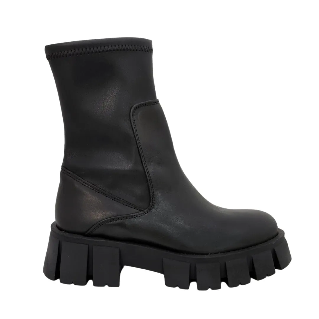 Anfibi a stivaletto elasticizzati pelle nero fondo carrarmato F/W